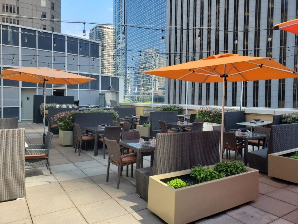Downtown Chicago Rooftop Bar - Skyline Bar at LSF